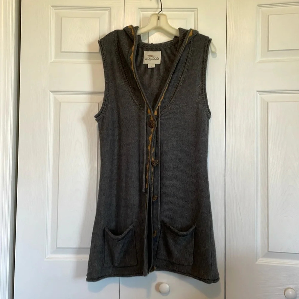 Sweater vest sz large (runs small) heather gray with mustard zag detail. Hooded - Picture 2 of 8